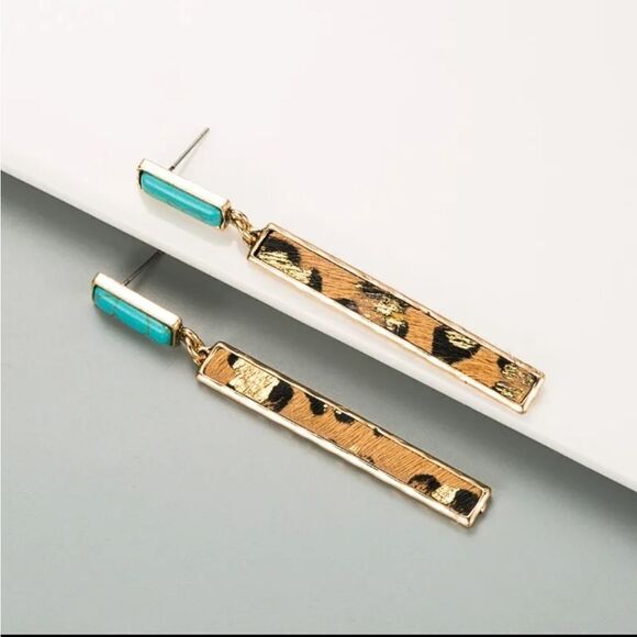 New TURQUOISE & LEOPARD bar dangle earrings with gold accents - Picture 4 of 9